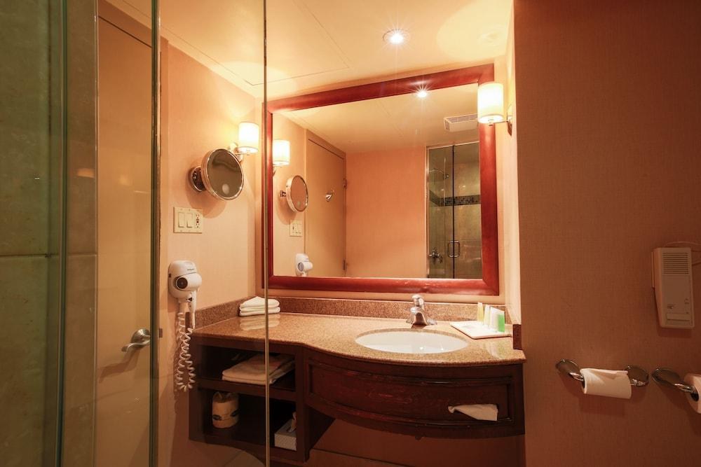 HOTEL PLACE DUPUIS - ASCEND HOTEL COLLECTION photo 4