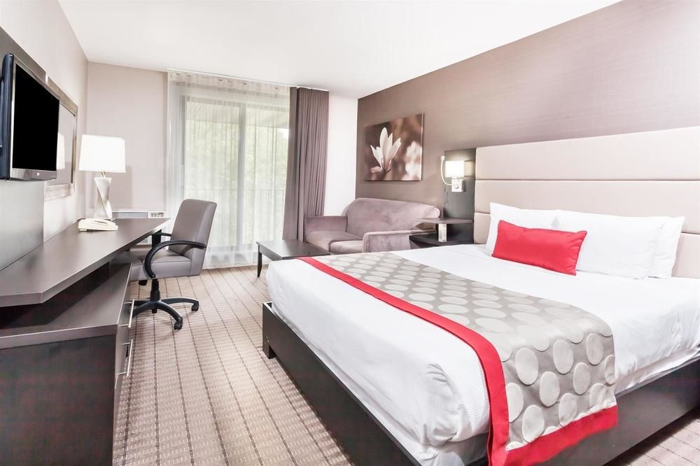 RAMADA BY WYNDHAM OTTAWA ON THE RIDEAU photo 1