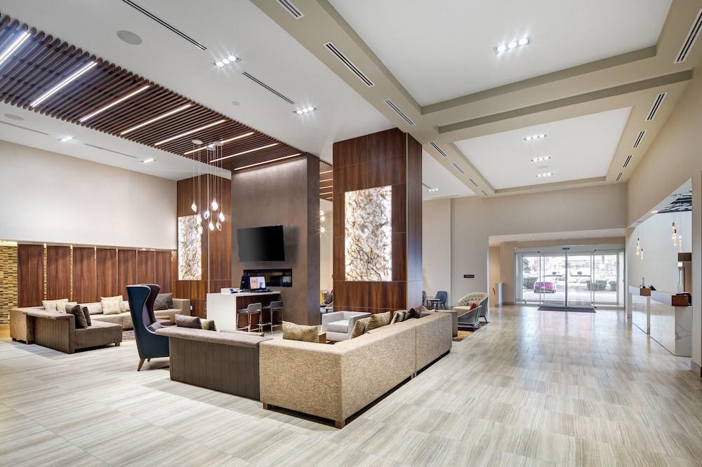 DOUBLETREE BY HILTON TORONTO AIRPORT