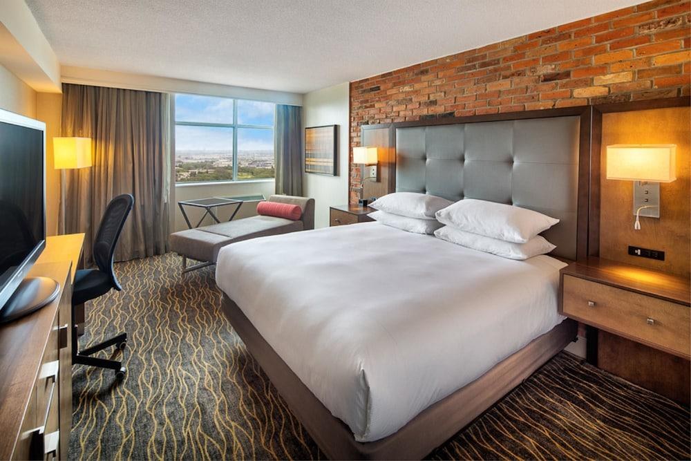 DOUBLETREE BY HILTON TORONTO AIRPORT photo 3