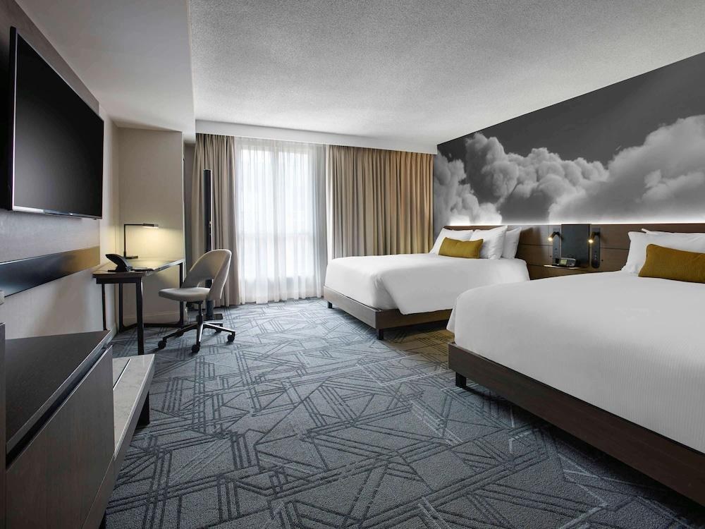 NOVOTEL TORONTO CENTRE photo 2