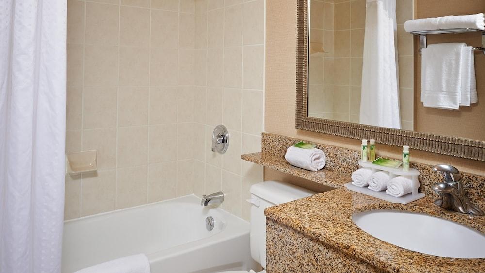 HOLIDAY INN EXPRESS TORONTO NORTH YORK photo 3