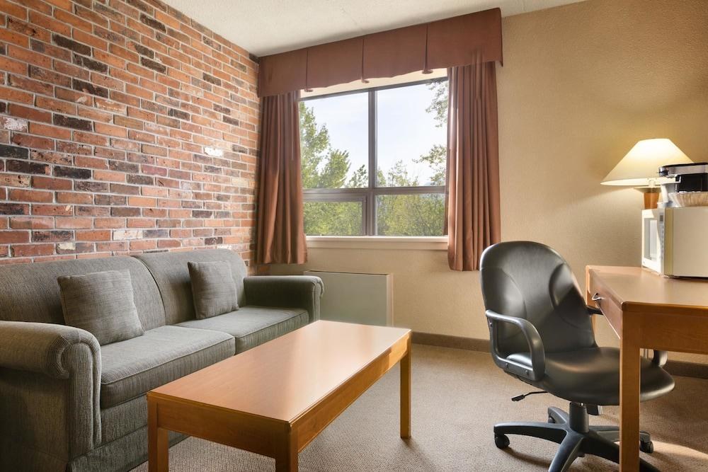 Travelodge by Wyndham North Bay photo 1