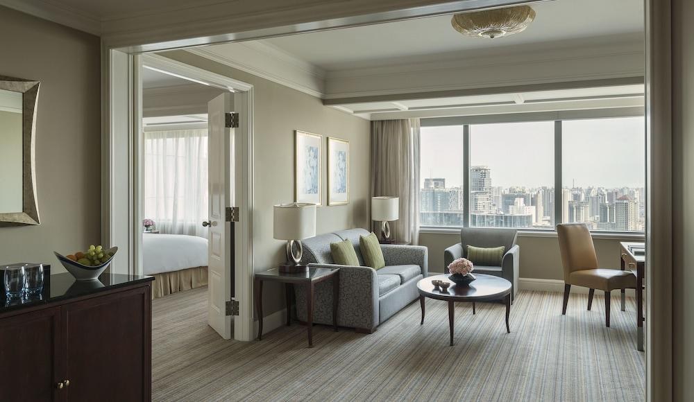 FOUR SEASONS HOTEL SHANGHAI photo 2