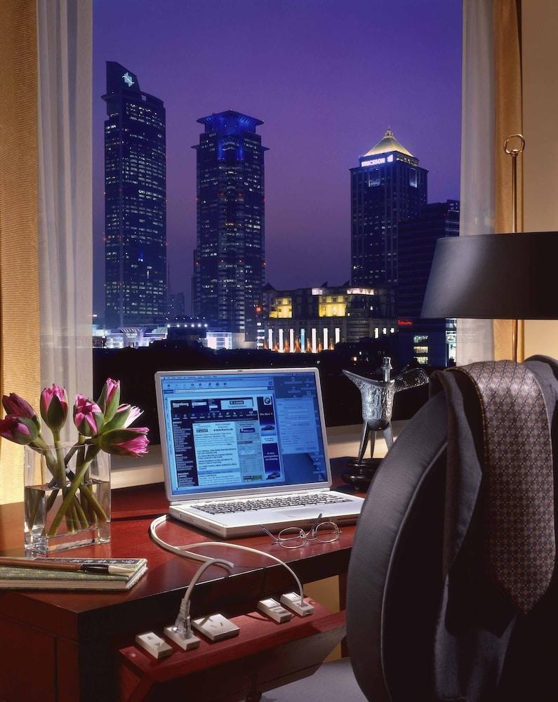 FOUR SEASONS HOTEL SHANGHAI photo 3