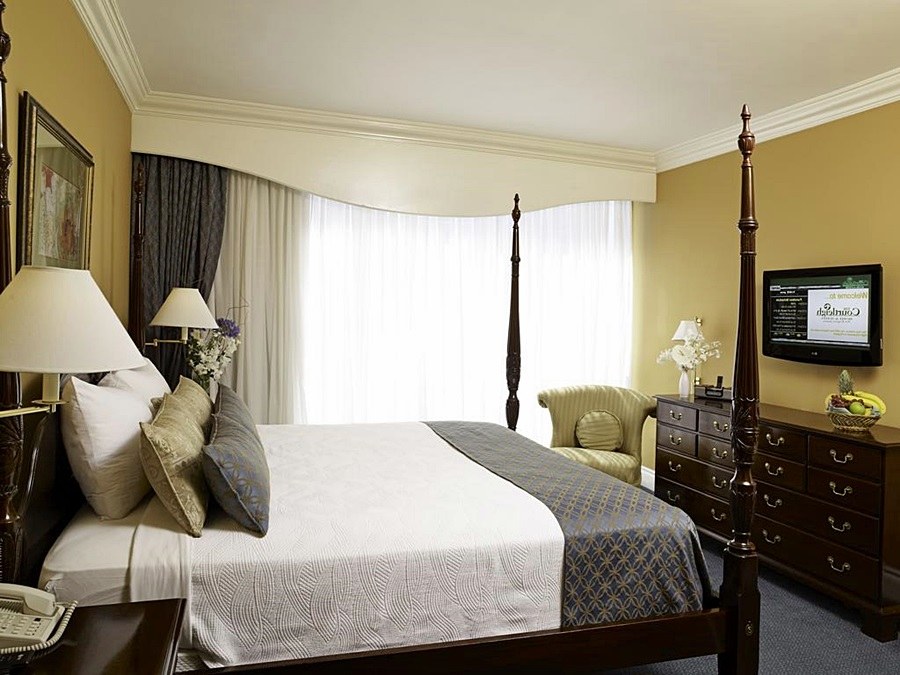 THE COURTLEIGH HOTEL & SUITES photo 2