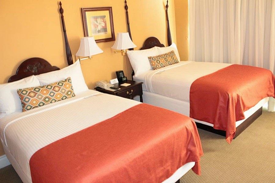 THE COURTLEIGH HOTEL & SUITES photo 3