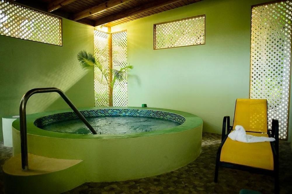 RONDEL VILLAGE NEGRIL