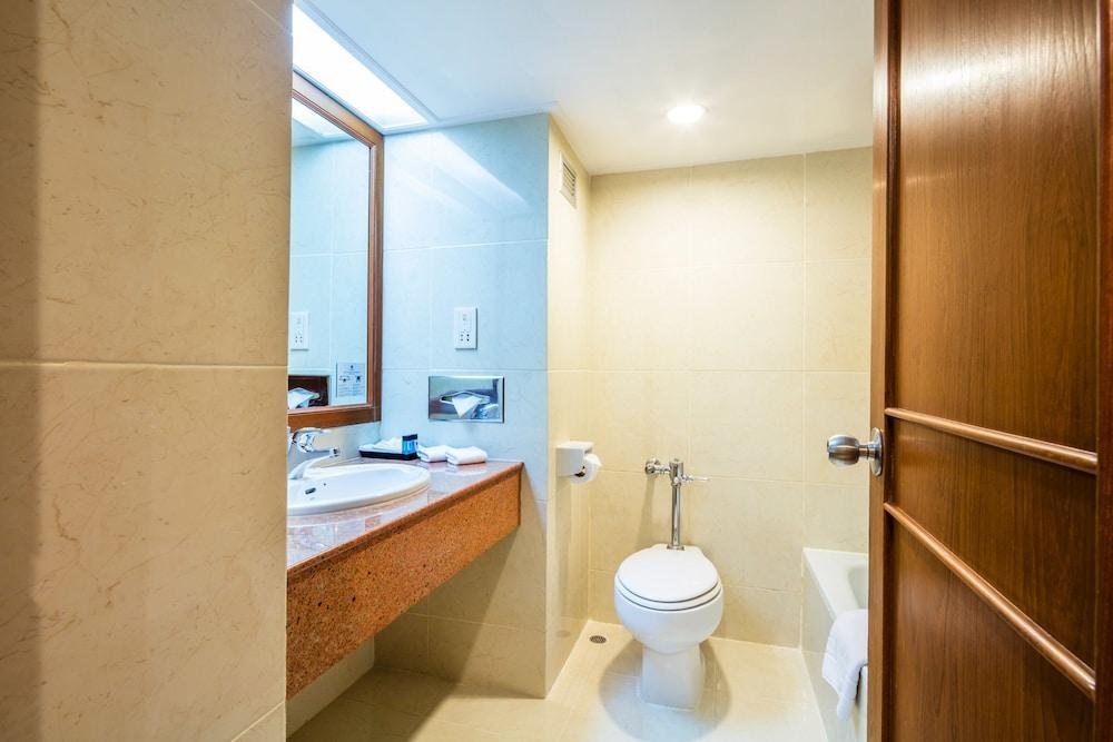 CHOLCHAN PATTAYA BEACH RESORT photo 2