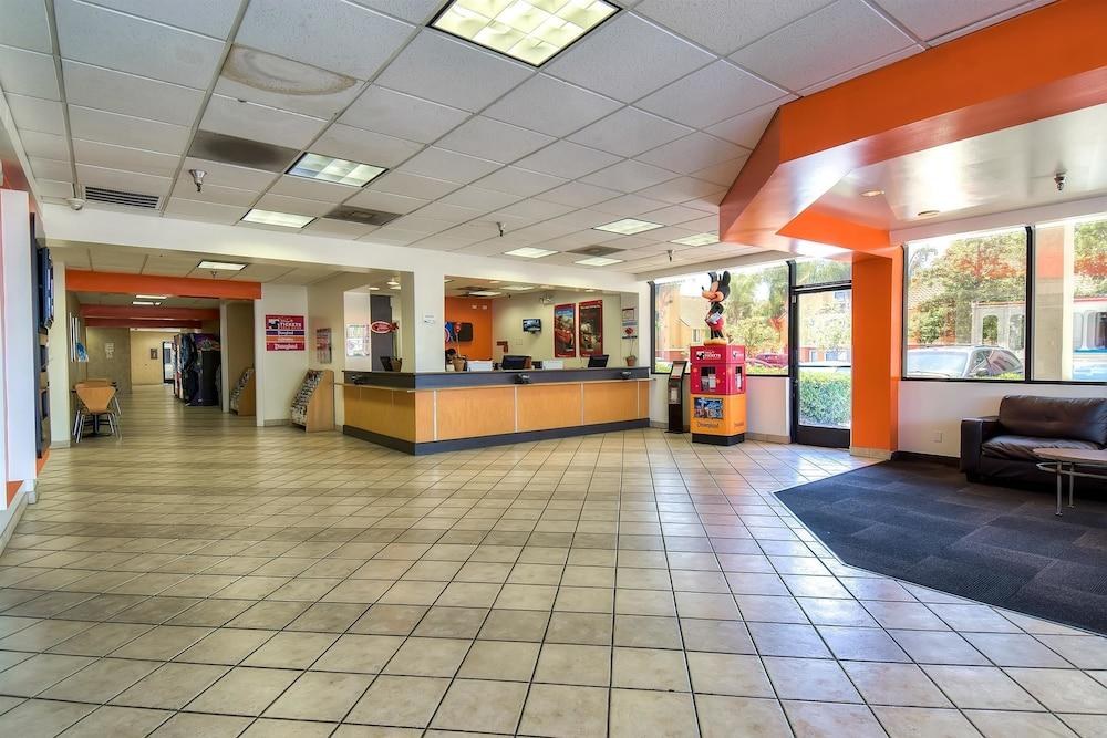 MOTEL 6 ANAHEIM MAINGATE photo 2