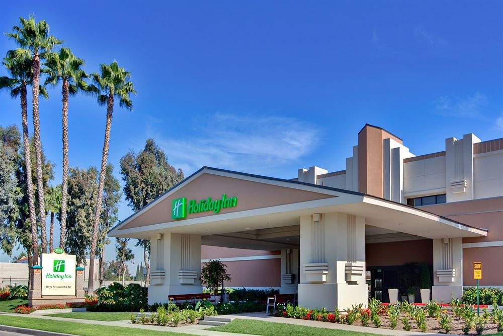 HOLIDAY INN ANAHEIM (1 BLK/DISNEYLAND®)