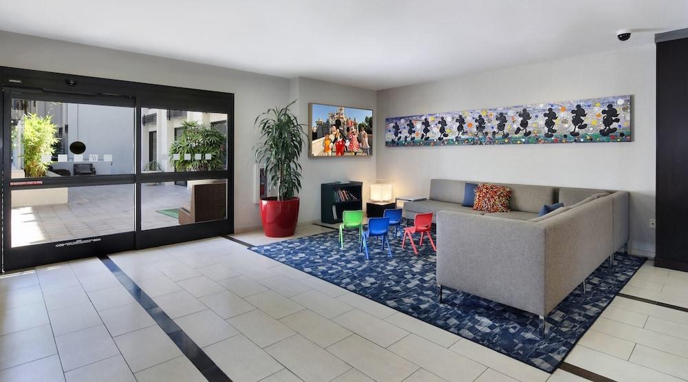 HOLIDAY INN ANAHEIM (1 BLK/DISNEYLAND®) photo 3