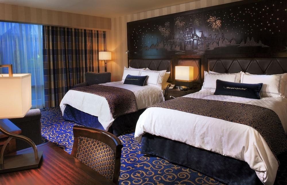 DISNEYLAND HOTEL photo 2