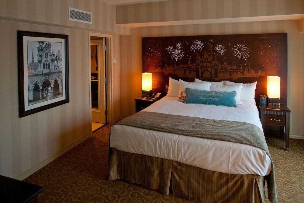 DISNEYLAND HOTEL photo 4