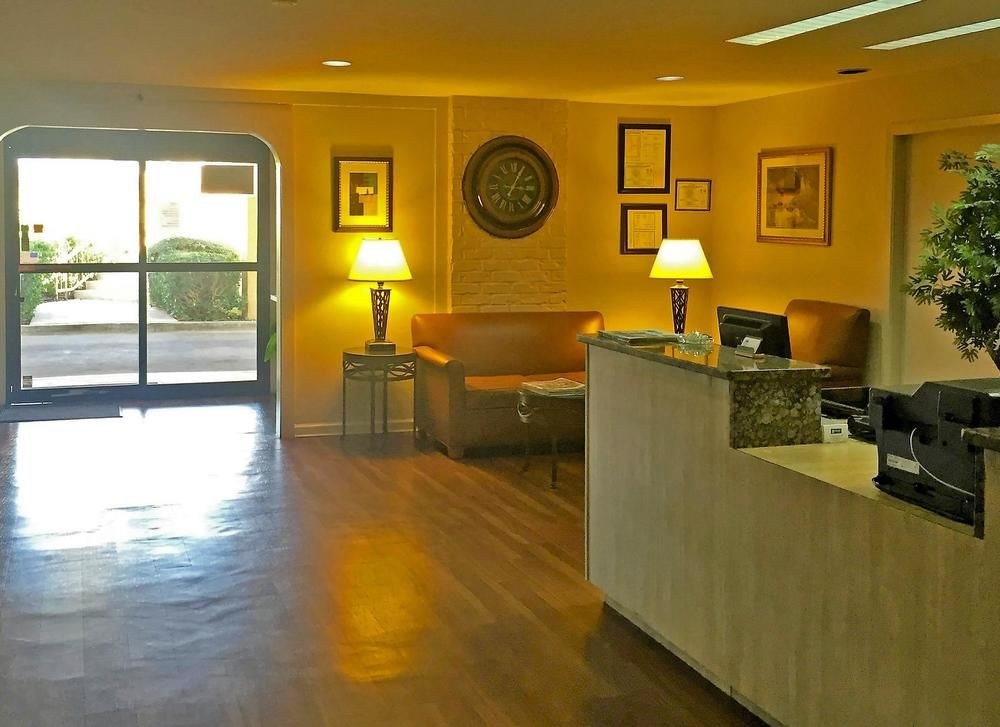 AMERICAS BEST VALUE INN AUSTIN photo 2