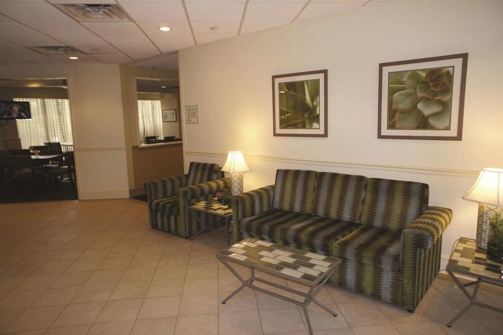 LA QUINTA INN & SUITES NASHVILLE AIRPORT/OPRYLAND photo 4