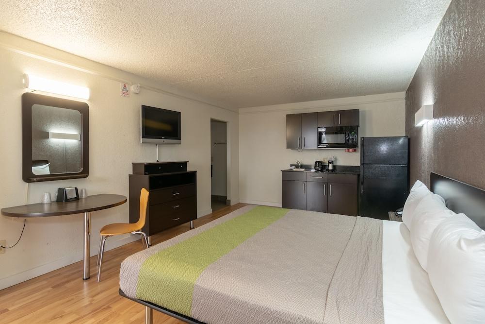 STUDIO 6 FORT WORTH WEST MEDICAL CENTER photo 1