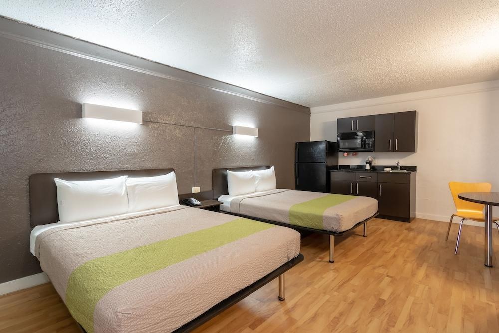 STUDIO 6 FORT WORTH WEST MEDICAL CENTER photo 2