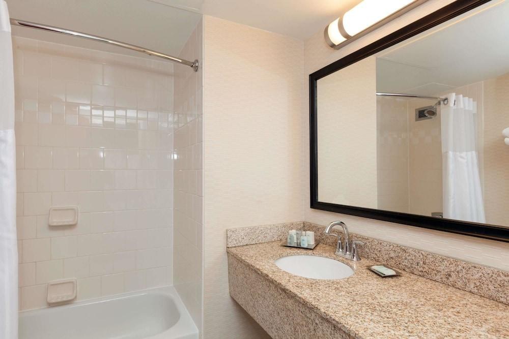 DoubleTree by Hilton Houston Medical Center Hotel & Suites photo 2