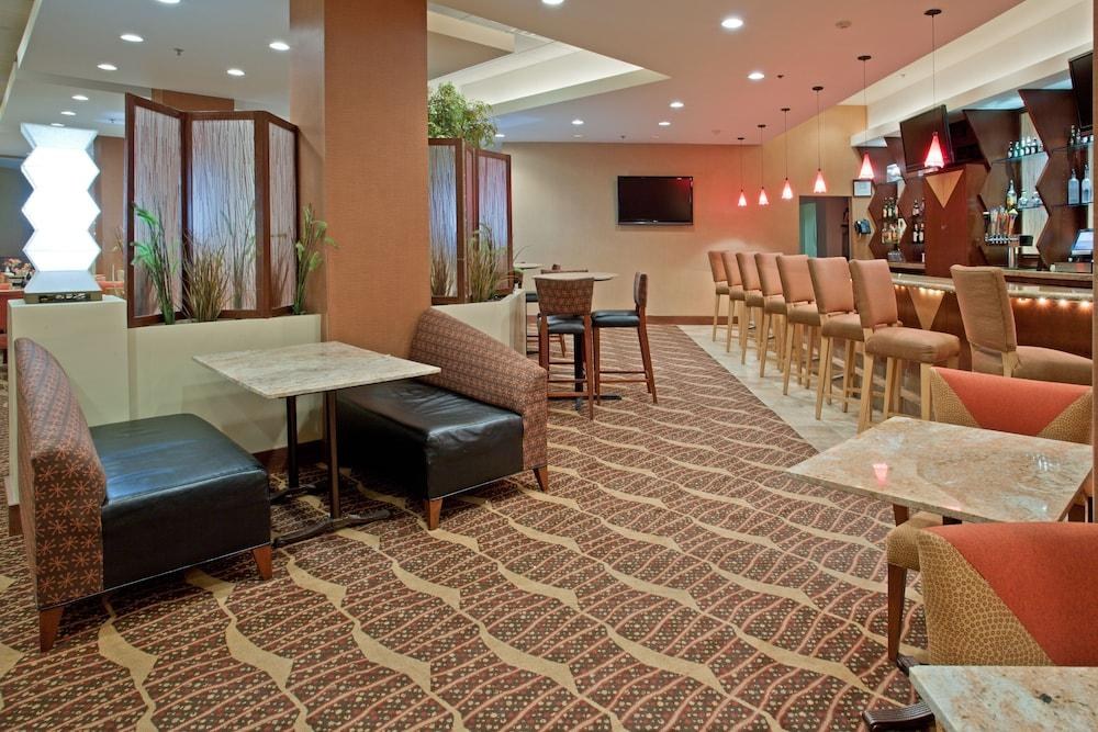 CROWNE PLAZA HOUSTON RIVER OAKS photo 2
