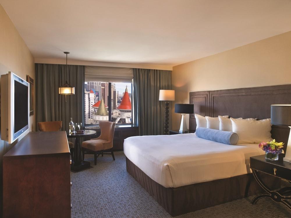 EXCALIBUR HOTEL CASINO photo 2