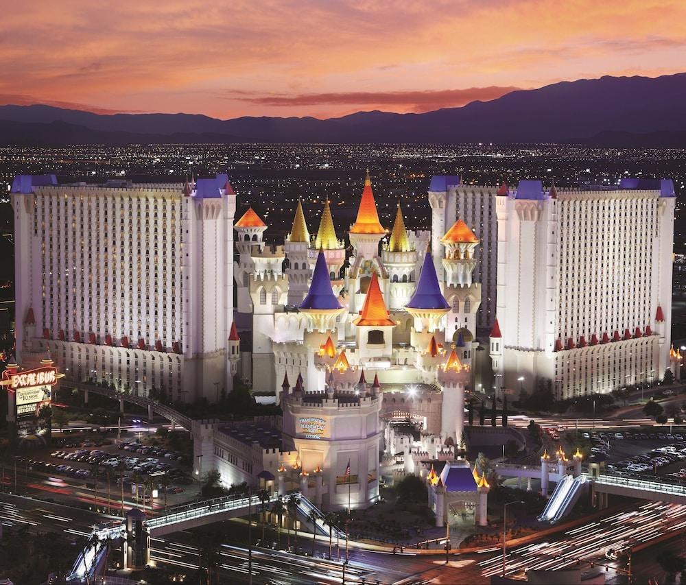 EXCALIBUR HOTEL CASINO photo 4