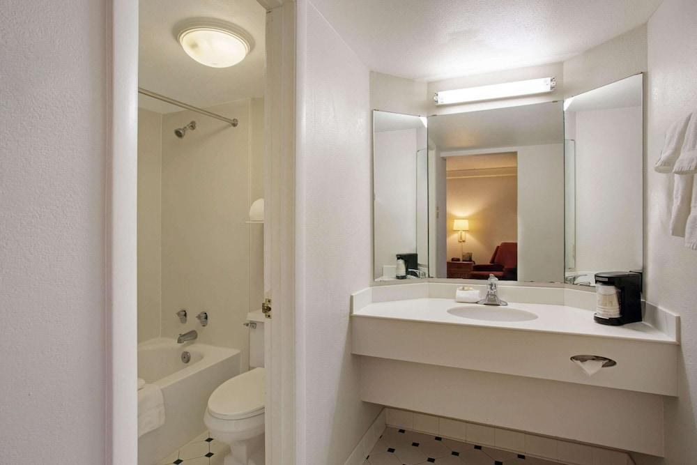 LA QUINTA INN LEXINGTON photo 2