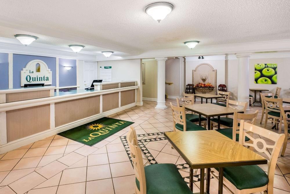 LA QUINTA INN LUFKIN photo 2