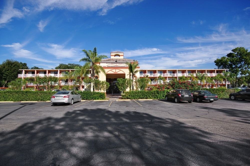 HOWARD JOHNSON BY WYNDHAM TROPICAL PALMS KISSIMMEE photo 1