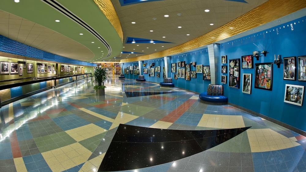 DISNEY'S POP CENTURY RESORT photo 2