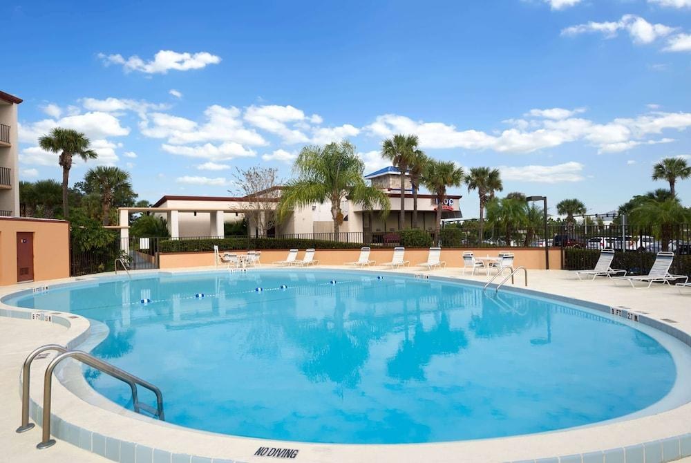 DAYS INN BY WYNDHAM ORLANDO CONVENTION C photo 3