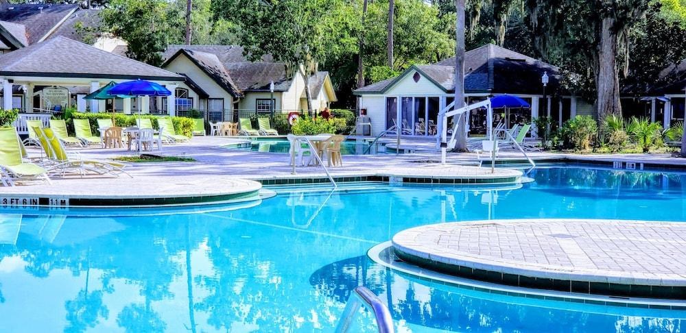 OAK PLANTATION RESORT photo 2