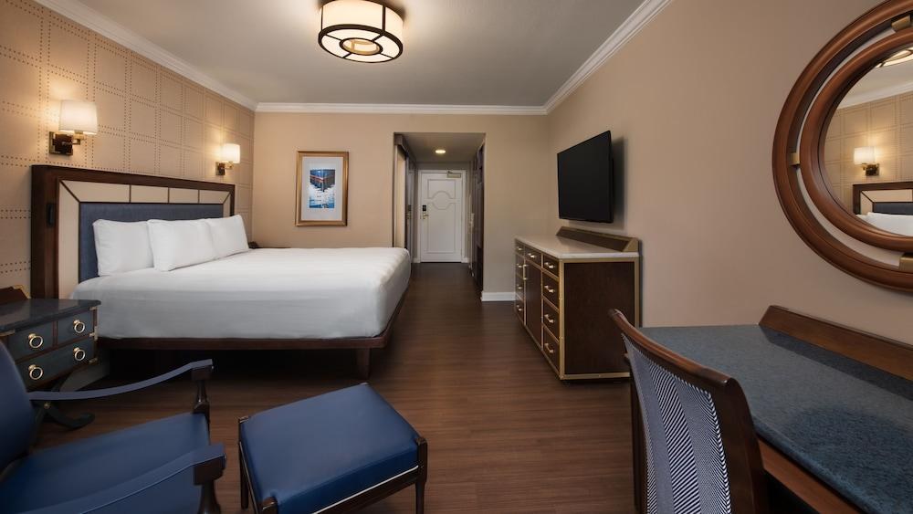 DISNEY'S YACHT CLUB RESORT photo 2