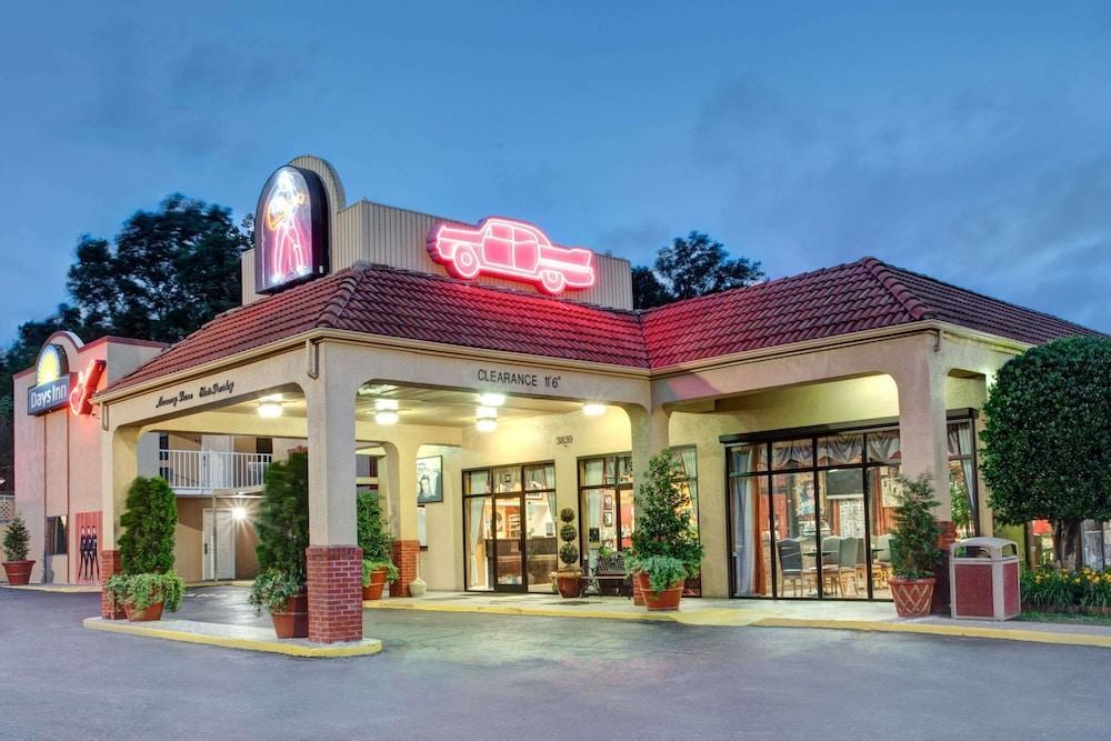 DAYS INN GRACELAND photo 2
