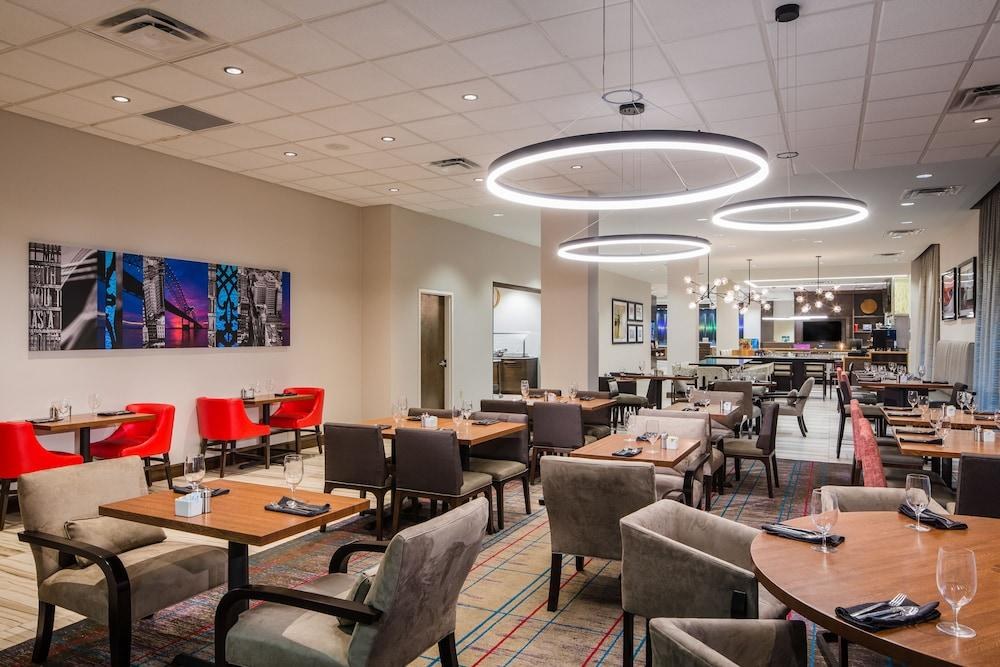 CROWNE PLAZA MEMPHIS DOWNTOWN photo 2