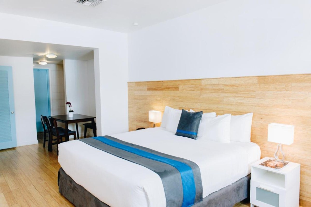 AQUA HOTEL AND SUITES photo 1