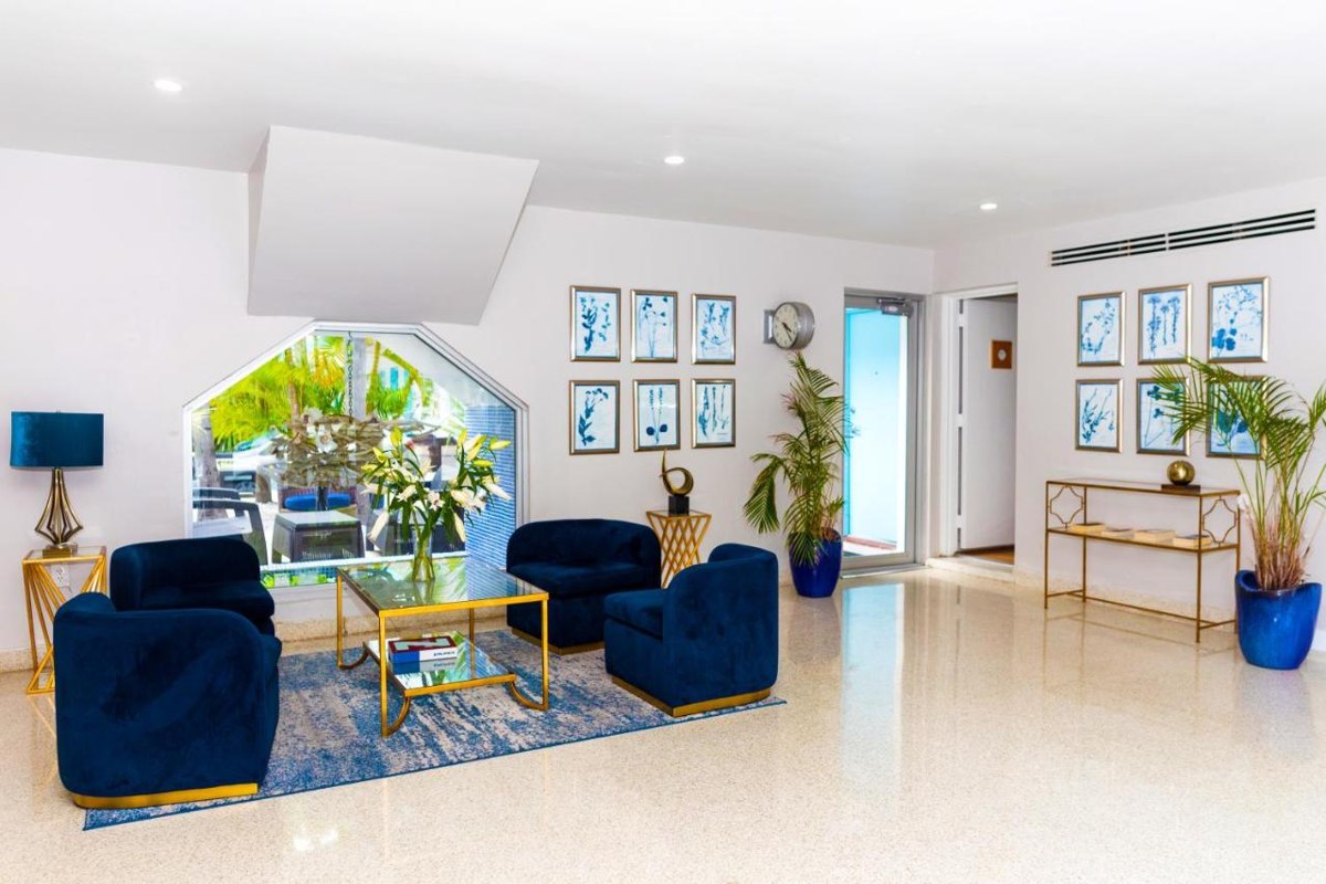 AQUA HOTEL AND SUITES photo 2