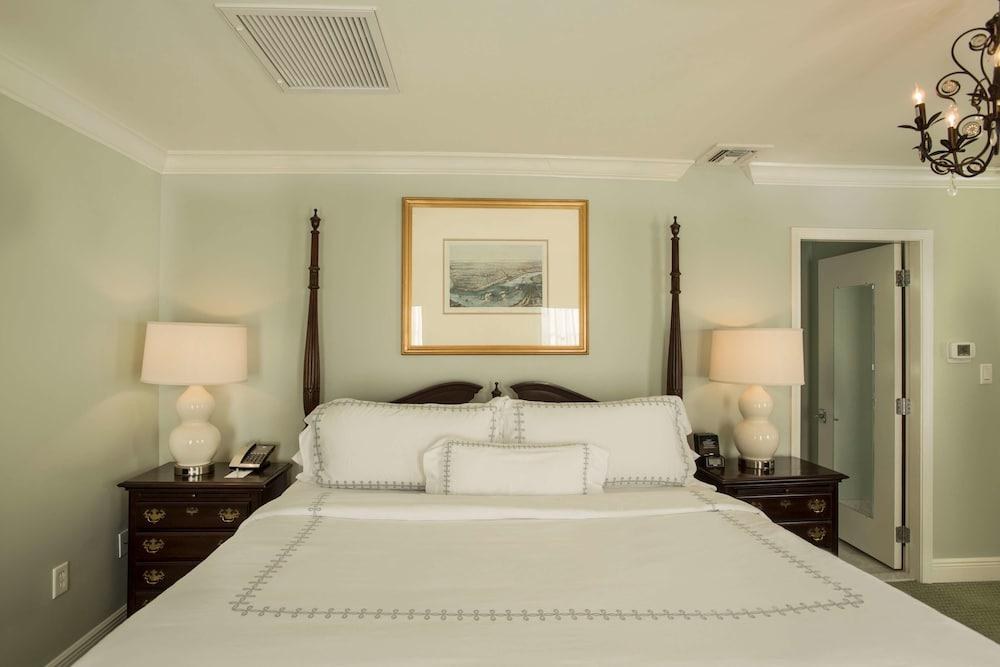 BIENVILLE HOUSE HOTEL photo 3
