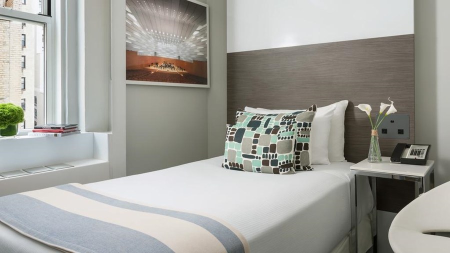 PARAMOUNT HOTEL photo 2
