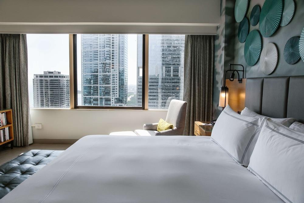 SWISSOTEL CHICAGO photo 2