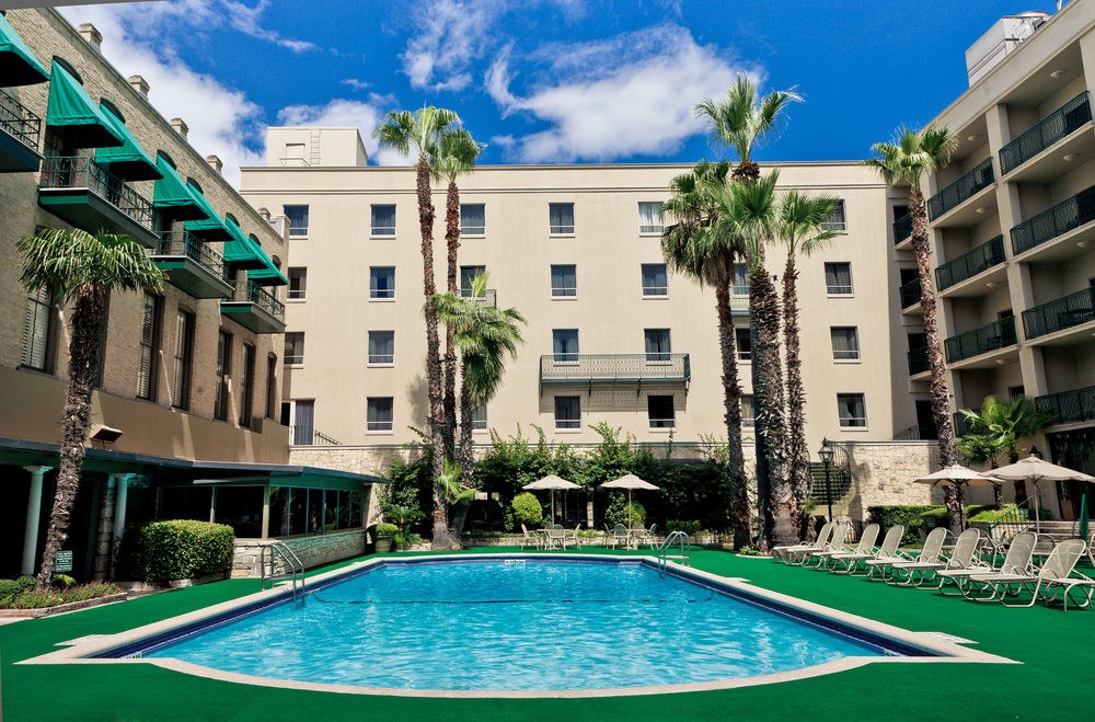 MENGER HOTEL