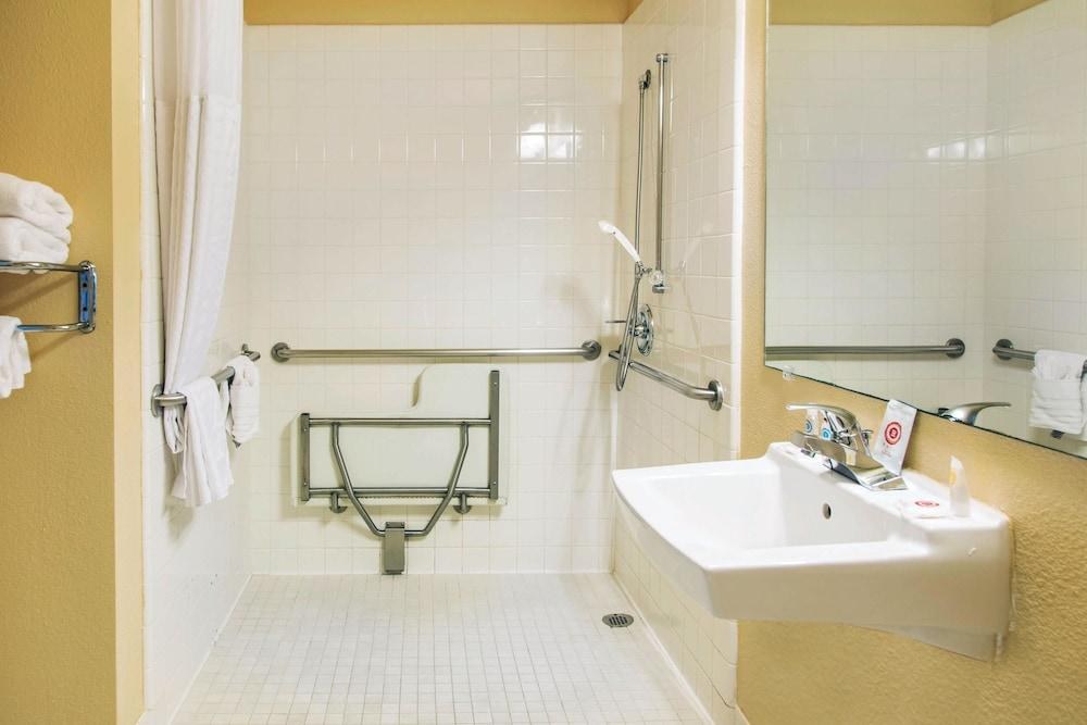 COMFORT INN AND SUITES SAN FRANCISCO AIRPORT NORTH photo 4