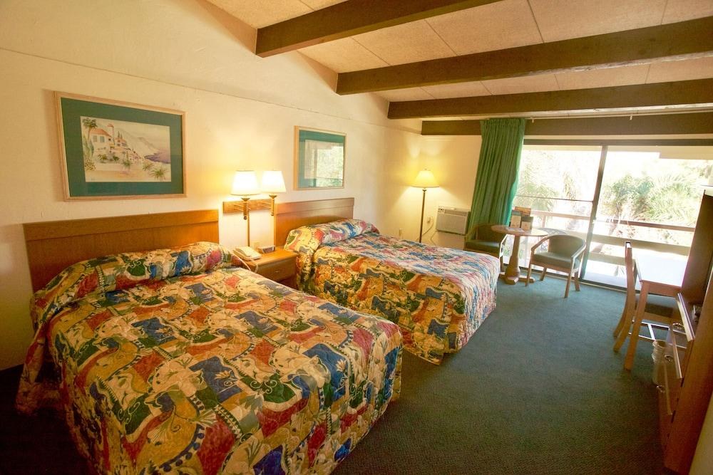 GOLDEN HOST RESORT photo 2