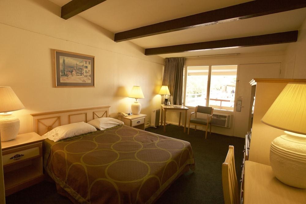 GOLDEN HOST RESORT photo 3