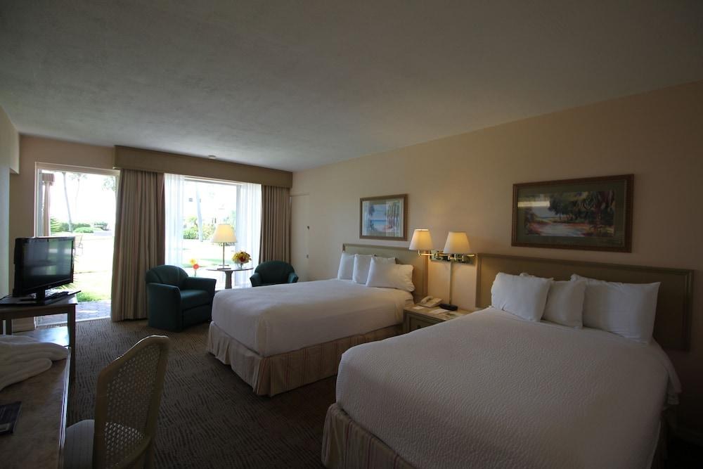 SANDCASTLE RESORT AT LIDO BEACH photo 2