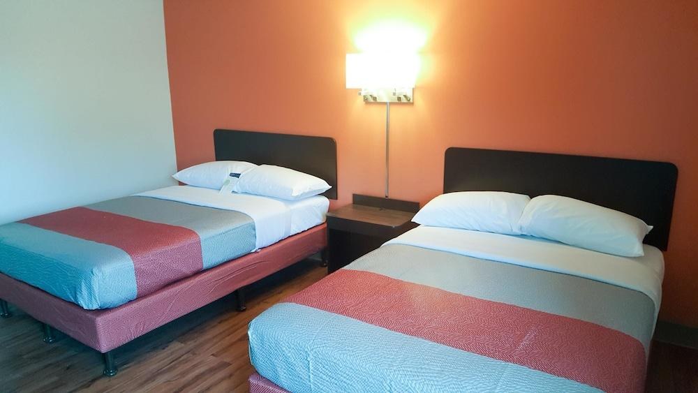 Motel 6 Maryland Heights, MO photo 4
