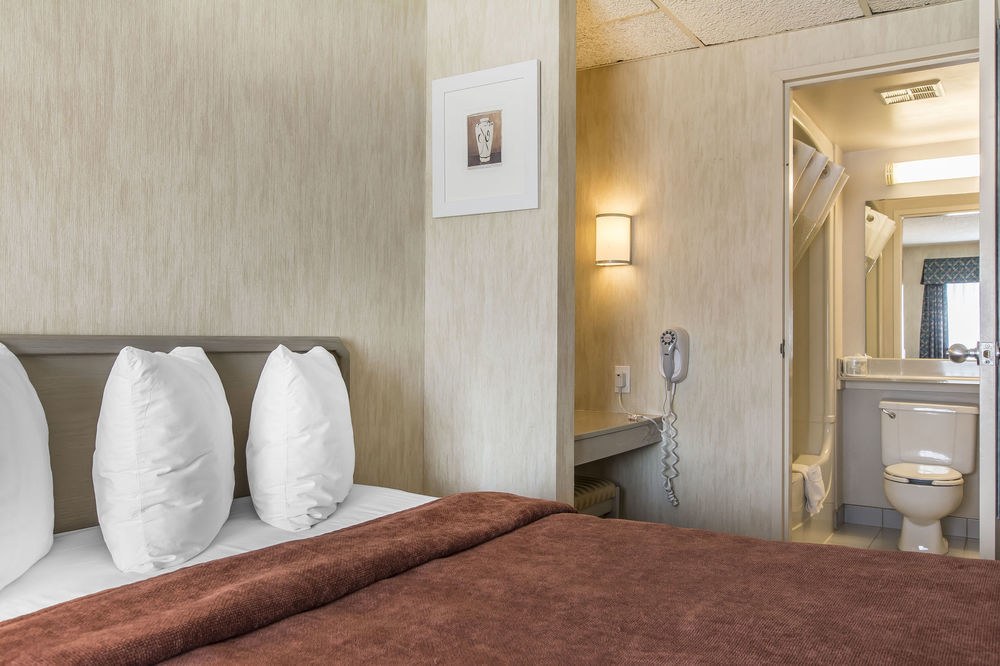 QUALITY SUITES LAVAL photo 1