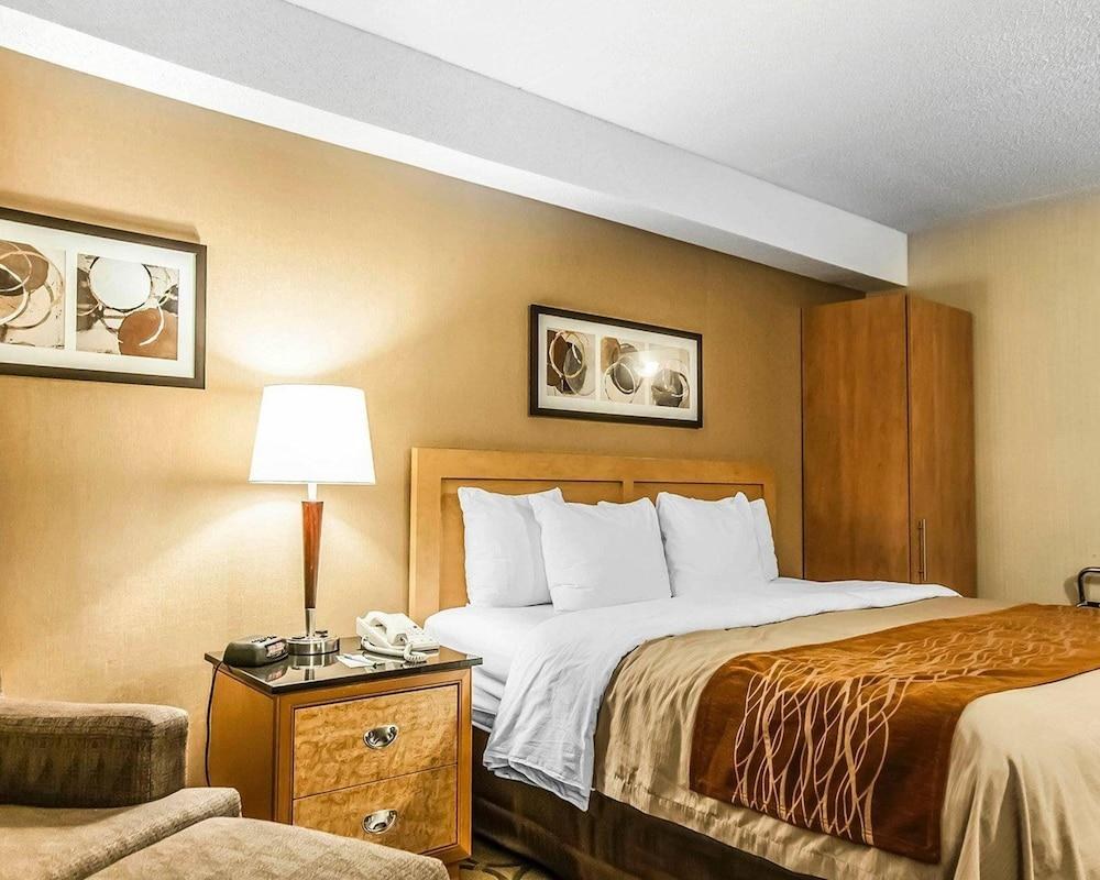 COMFORT INN LAVAL photo 3