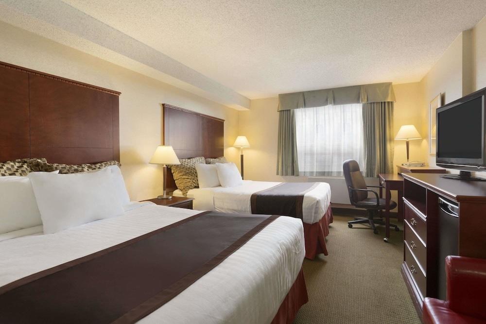 TRAVELODGE BY WYNDHAM VANCOUVER AIRPORT photo 3