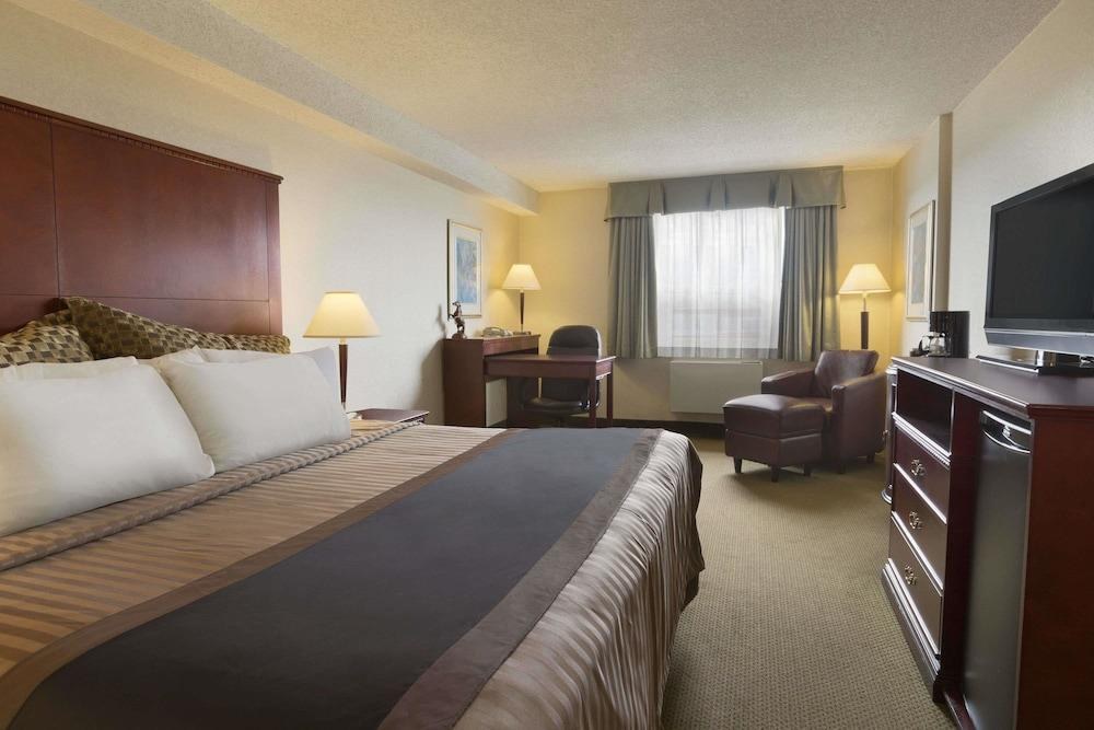 TRAVELODGE BY WYNDHAM VANCOUVER AIRPORT photo 4